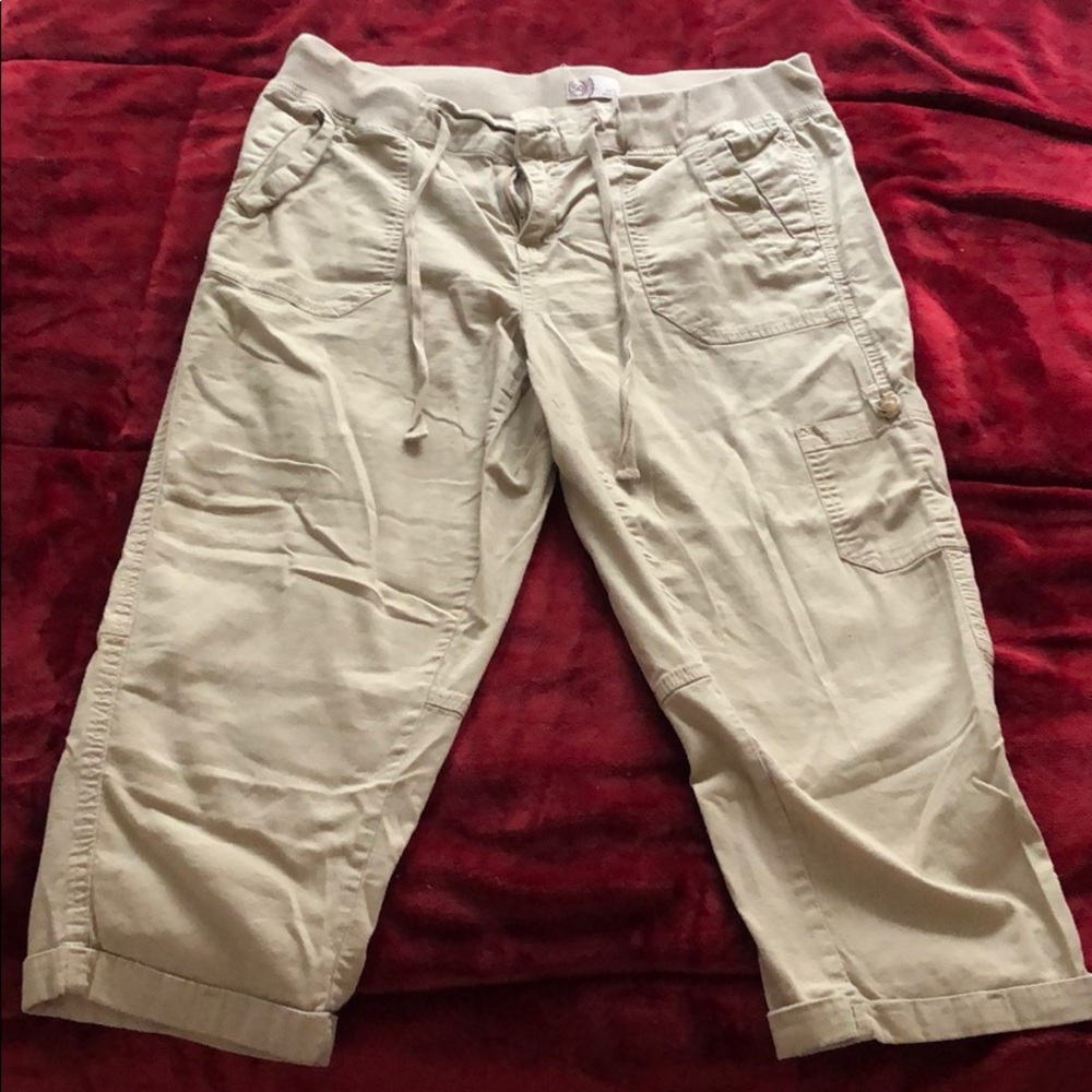 Tan capris